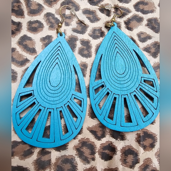 Bohemian Turquoise Wood Teardrop Cutout Earrings NWOT - Picture 5 of 6